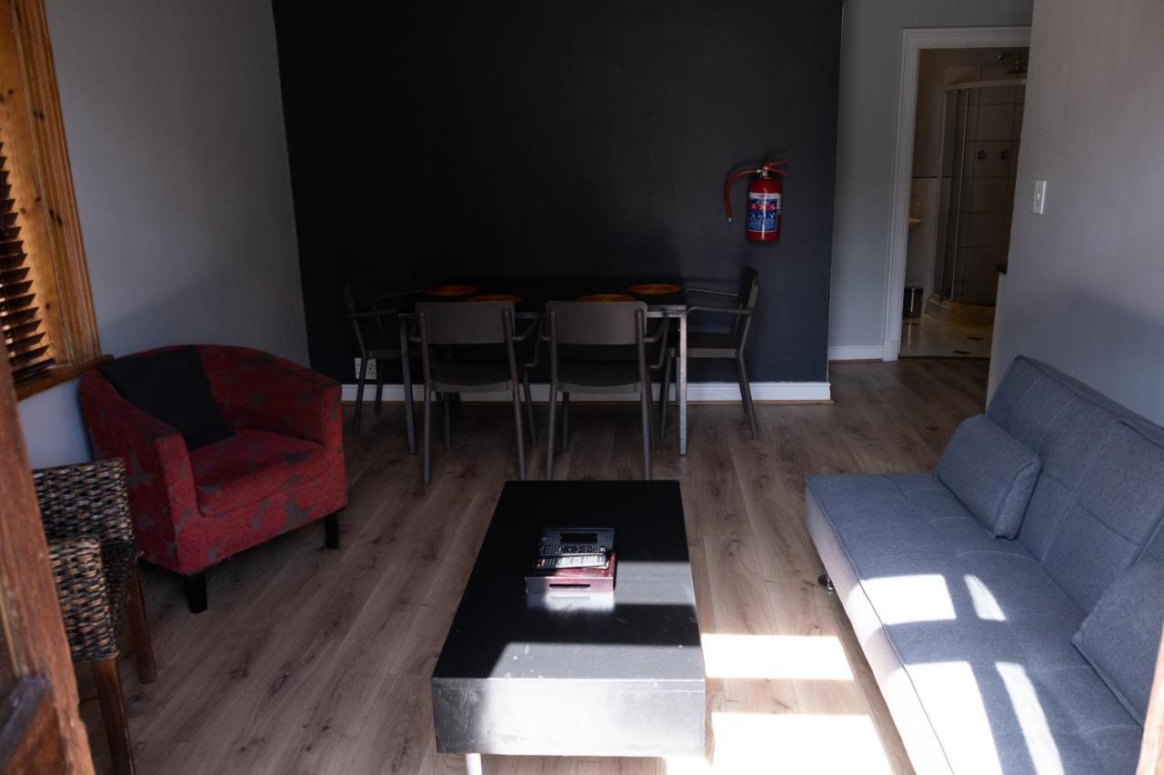 Daddy Long Legs Self Catering * Cape Town